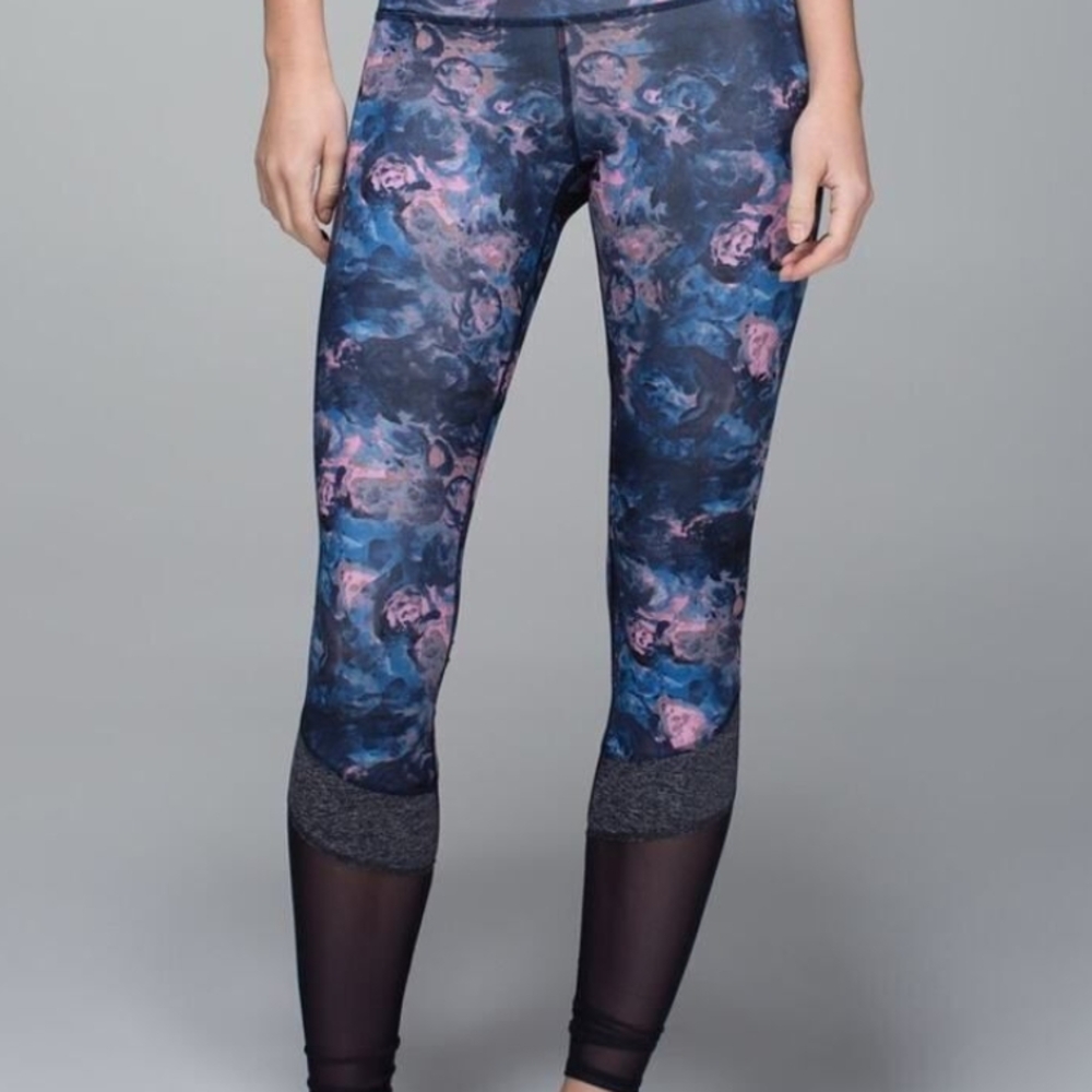 Women's Lululemon Wunder Under Blue and Pink Patterned Leggings